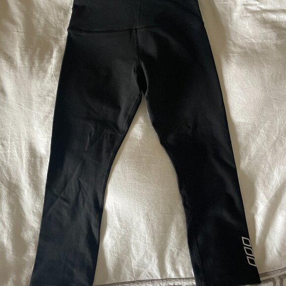 Lorna Jane Cropped Workout Leggings - Picture 3 of 3